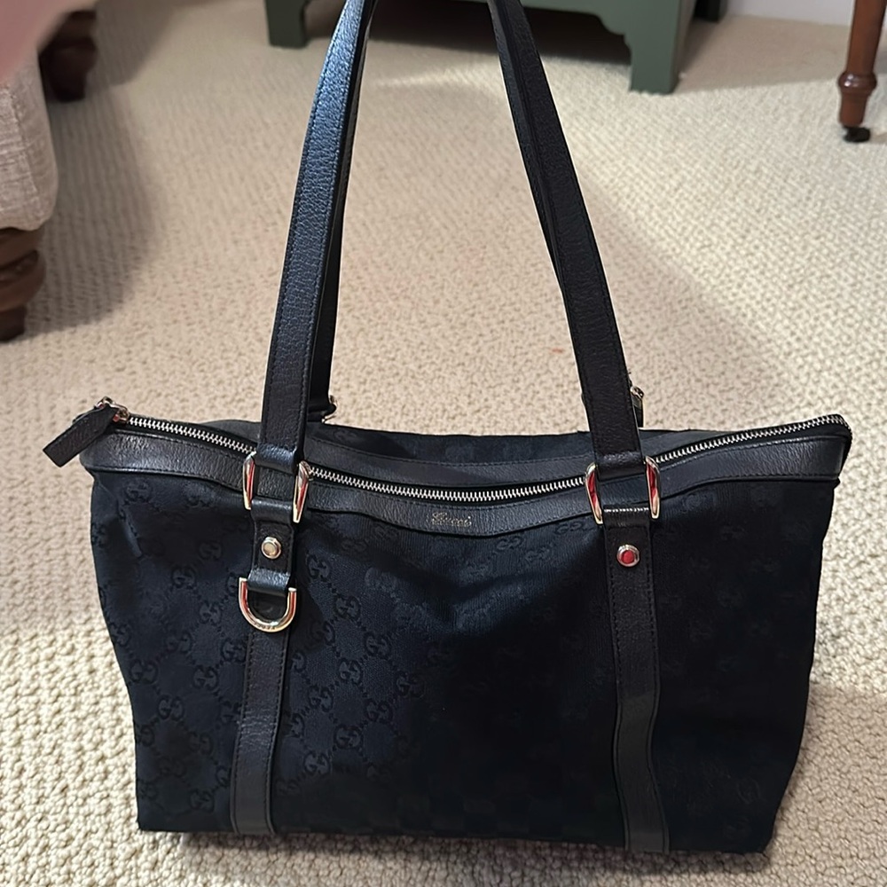 Gucci Abbey Tote PM in black monogram